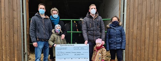 Von links: Marcus Gerbothe, Ines Hein (Kita-Leiterin in Klettenberg), Niklas Gerbothe, Alexander Wiesner, Ida Wiesner und Cordula Schneider (stellvertretende Kita-Leiterin) (Foto: nnz)