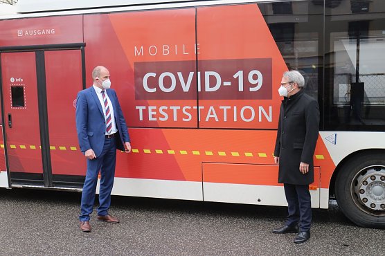 Innenminister Maier (rechts) wollte heute eigentlich nicht &uuml;ber &Ouml;ffnungen reden, Landrat Jendricke hingegen schon (Foto: agl)