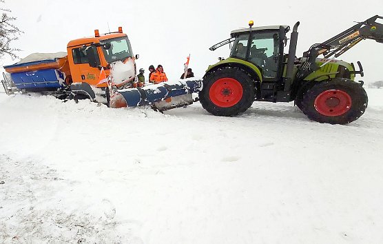 Traktor versucht zum helfen (Foto: S.Dietzel)