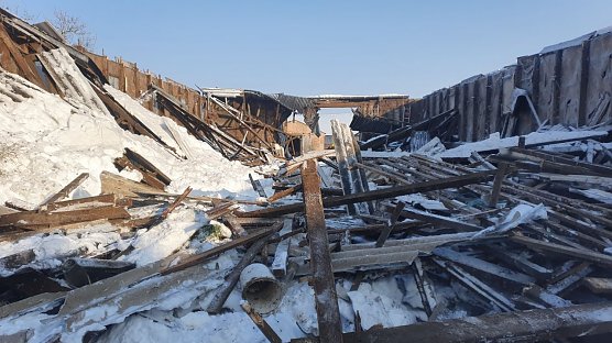 Eingest&uuml;rztes Flachdach in Lipprechterode (Foto: Feuerwehr Bleicherode)