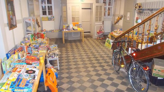 Alles vorbereitet: der KILA verschenkt morgen rund 350 Spiele (Foto: Frank Tuschy)