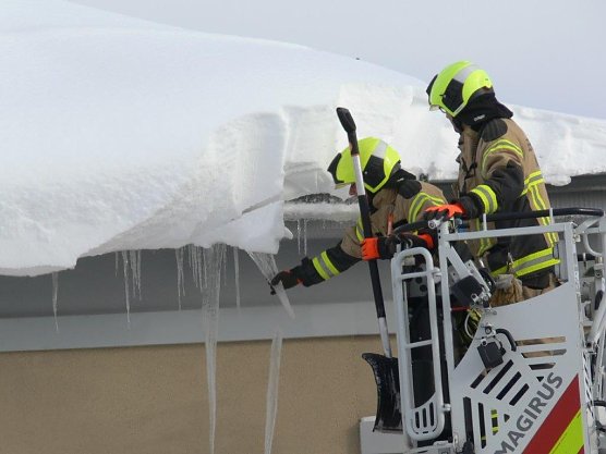 Schneewehr im Einsatz am Sozialgericht (Foto: privat)