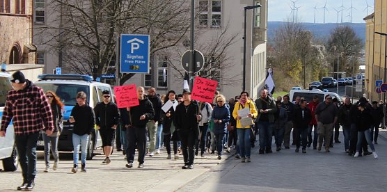 Zug der "Osterspazierg&auml;nger" heute Nachmittag in Nordhausen (Foto: oas)