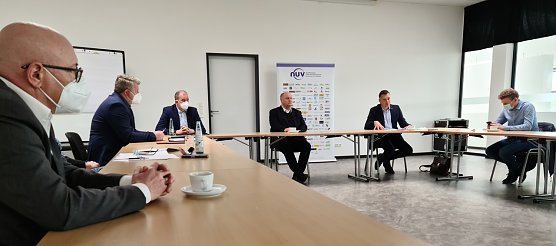 Beratung im Autohaus (Foto: nnz)