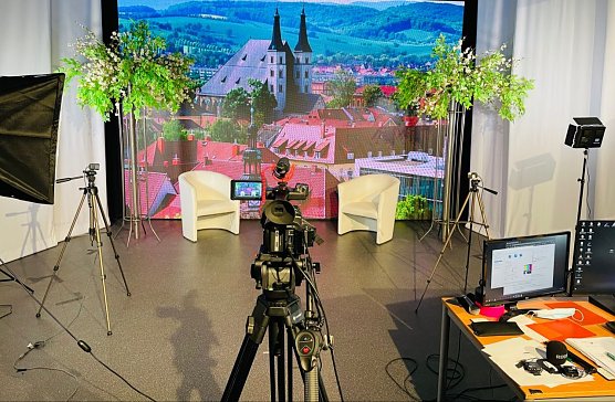 Das n&ouml;tige technische Set-Up f&uuml;r einen Online-Urnengang samt Podiumsdiskussion hat der Kreisjugendring bereits parat (Foto: Kreisjugendring)