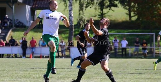 Szene aus dem Kreisoberliga-Spiel SV GW Deuna-VFB 1926 Bebestedt  (Foto: B.Peter)