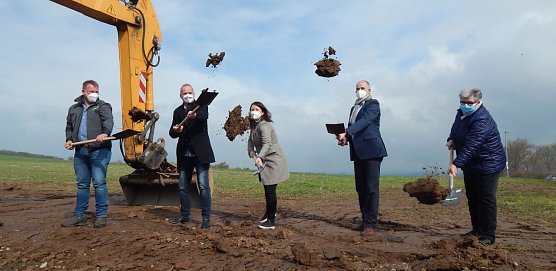 Weidts letzer Spatenstich - in Werther wurde heute das Wohngebiet "Lehmkuhle" eingeweiht (Foto: agl)
