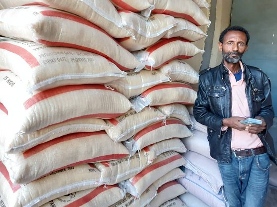 hat gemeinsam mit Kiros die Lebensmittel eingekauft, um sie nach Degamba zu bringen. (Foto: privat)