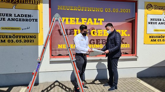 Verkaufsleiter Stefan Ziernberg (links) und Vermieter Niels Neu bei letzten Absprachen vor Ort.  (Foto: nnz)