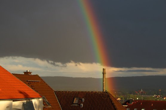 Regenbogen am abendlichen Himmel von Nordhausen (Foto: Eva Maria Wiegand)