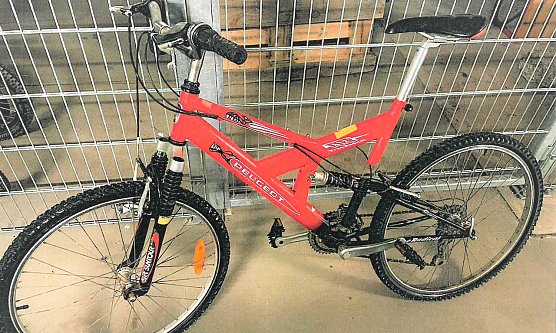 Rotes Peugeot-Rad an Besitzer zu vergeben (Foto: PI NDH)