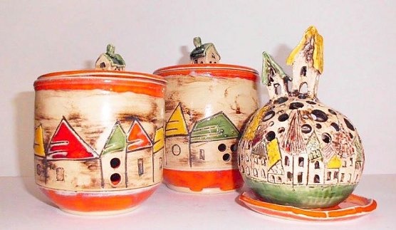 Kreativ gestaltete Dosen im Werkstattladen  (Foto: NTL)