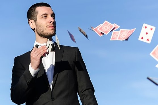 Ein Kurs in ehrlich betr&uuml;gen mit Alfonso Rituerto (Foto: Studio 44)