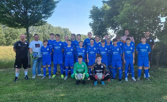 Sponsorenfoto mit A. Lautenbach (Kidklicks) und T. G&ouml;ppel (RAe G&ouml;ppel & M&uuml;ller). (Foto: L. G&ouml;sel)