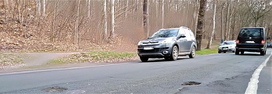 Nicht nur die Wallrothstra&szlig;e ist in einem dramatischen Zustand. Die AfD m&ouml;chte f&uuml;r die Stadt einen regelm&auml;&szlig;igen Stra&szlig;enzustandsbericht und danach ein Stra&szlig;enentwicklungskonzept. Dies schlie&szlig;t Geh- und Radwege mit ein. (Foto: AfD)