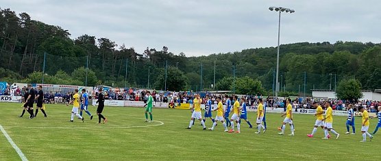 Auflauf der Mannschaften (Foto: nnz)