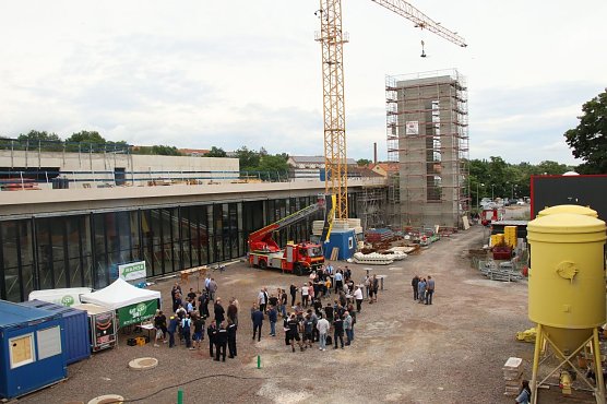 Das Richtfest folgt ein knappes Jahr nach der Grundsteinlegung (Foto: agl) Das Richtfest folgt ein knappes Jahr nach der Grundsteinlegung (Foto: agl)