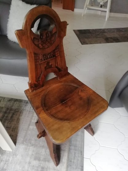 Ein Stuhl mit Geschichte - diese Sitzgelegenheit stammt aus dem Hause der Nordh&auml;user "Schlaraffia" (Foto: J. Bauersfeld)