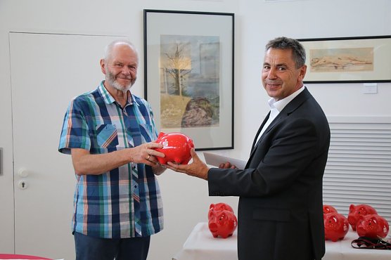 Uwe Pistorius (links) k&uuml;mmert sich mit der "Sektion Herzsport" um Herzinfarktpatienten (Foto: agl)