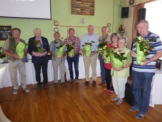 Dem Vorstand der Vereinigung der Landsenioren geh&ouml;ren, von links, an: Peter Roick (Sondershausen), Herbert Weschcke (Nordhausen), Winfried Wilhelm (M&uuml;nchenlohra), G&uuml;nter Reinboth (Heringen), Werner Urban (Nohra), Volker Schulze (Hesserode), Heidrun Neumeyer (Wipperdorf), Ilse Schlese (Flarichsm&uuml;hle), Manfred Birkefeld (Bleicherode). (Foto: Otfried Pabst)