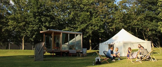 Feierabend am See: am Kiesschacht zog man heute Bilanz zum "Co-Working" Experiment mit Mini-B&uuml;ro (Foto: agl)