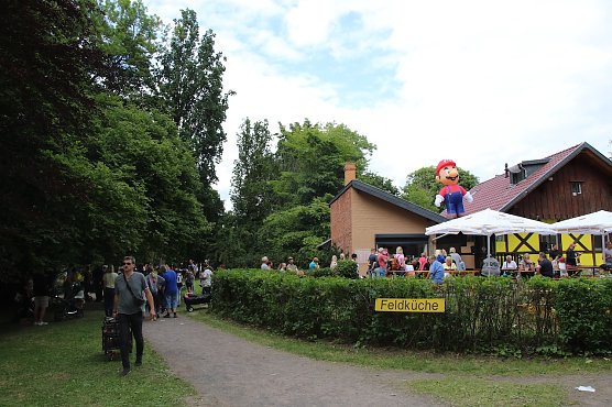 Auch beim gestrigen Stadtparkfest war das Zollh&auml;uschen ein beliebter Anlaufpunkt (Foto: nnz)