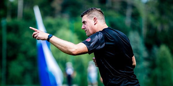 Typisch Lars Greschke: Engagiert und lautstark an der Seitenlinie (Foto: C.Keil) Typisch Lars Greschke: Engagiert und lautstark an der Seitenlinie (Foto: C.Keil)