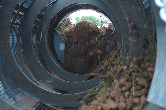 Blick in die Trommelsiebmaschine  (Foto: HSN)