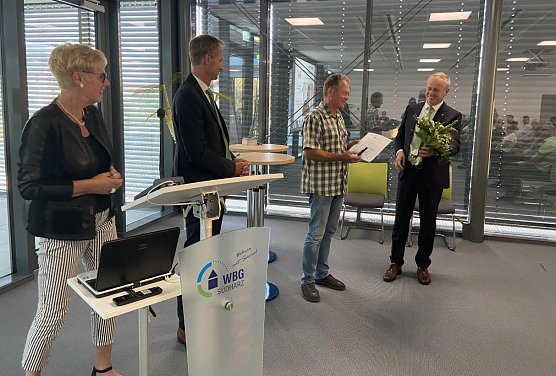 W&uuml;rdigung f&uuml;r Detlef Helbing (2.v.r.) (Foto: WBG)