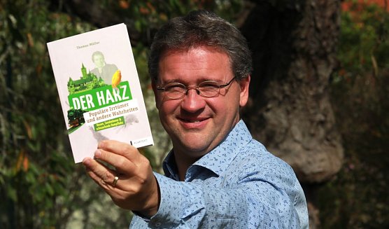 Thomas Müller stellt sein Neus Buch über den Harz vor (Foto: T.Müller) Thomas Müller stellt sein Neus Buch über den Harz vor (Foto: T.Müller)