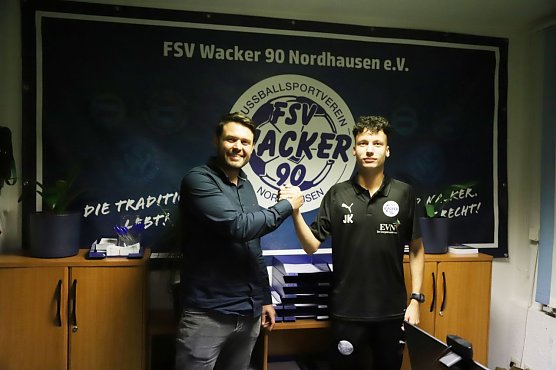 Wacker Pr&auml;sident Torsten Klaus und die Nachwuchshoffnung im Management, Johannes K&ouml;nitzer (Foto: FSV Wacker 90 Nordhausen)