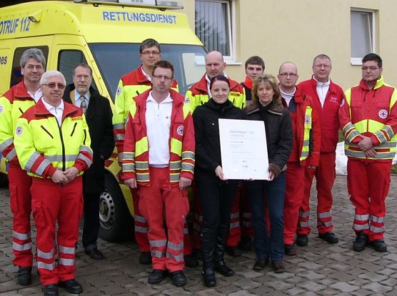 &Uuml;bergabe (Foto: DRK)