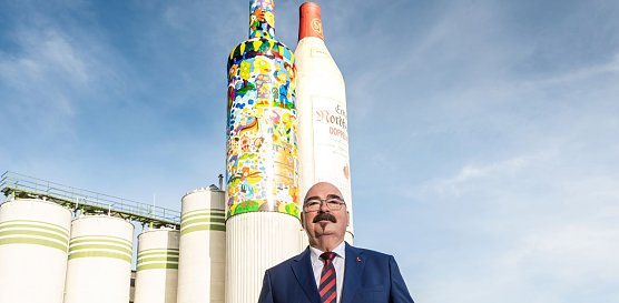 Robert Becke vor den Nordbrand-T&uuml;rmen (Foto: privat)