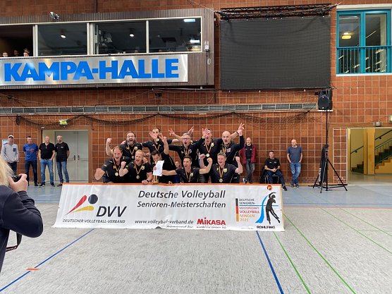 Die "Alten Herren" des SVC holten in Minden die Deutsche Meisterschaft (Foto: SVC) Die "Alten Herren" des SVC holten in Minden die Deutsche Meisterschaft (Foto: SVC)