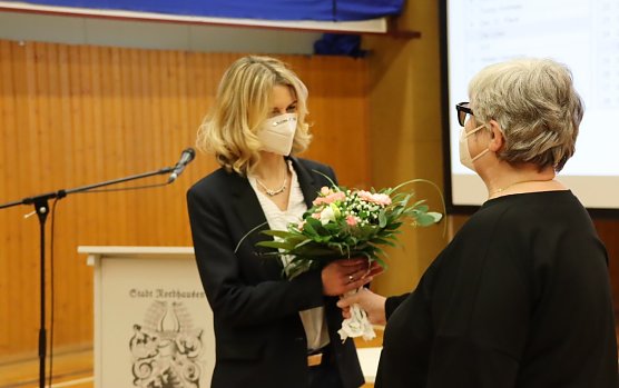 Alexandra Rieger nach der Wahl zur hauptamtlichen Beigeordneten (Foto: © Stadt Nordhausen) Alexandra Rieger nach der Wahl zur hauptamtlichen Beigeordneten (Foto: © Stadt Nordhausen)