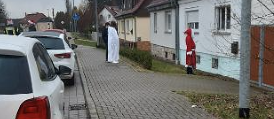 Weihnachtsmann in W&uuml;lfingerode (Foto: Harald Buntfu&szlig;)