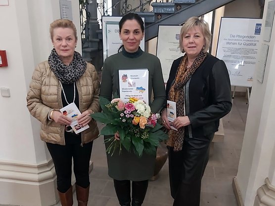 Silvia B&ouml;hme, Tetiana Briuzghina und Martina R&ouml;der (v. l. n. r.) (Foto: DUPV e.V.)