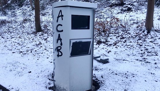 Beschmierter Blitzer in Ilfeld (Foto: Silvio Dietzel) Beschmierter Blitzer in Ilfeld (Foto: Silvio Dietzel)