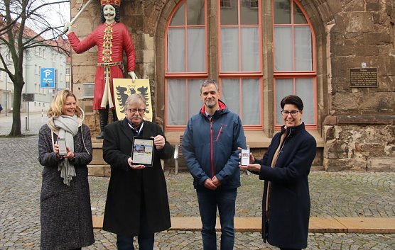 Nordhausen kann man seit heute auch mit dem Smartphone oder Tablet erkunden, v.l: B&uuml;rgermeisterin Alexandra Rieger, Winfried Schmitt, Oberb&uuml;rgermeister Kai Buchmann und HTV-Chefin Carola Schmidt (Foto: Fabian Kruse)