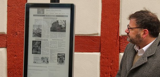 Fahrplan und Schaukasten in einem - in Bleicherode wurden heute digitale Anzeigetafeln vorgestellt (Foto: agl)