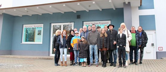 In Eriks Grun neuestem Film gab es f&uuml;r jeden Interessierten eine Rolle, ob gro&szlig; oder klein. Das Ergebnis durften sich die Schauspielerinnen und Schauspieler heute als erste ansehen (Foto: agl)