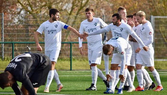 Wann ist es wieder so weit? Spieler des SV Blau-Wei&szlig; Bad Frankenhausen bejubeln einen Treffer (Foto: J.Ritter)