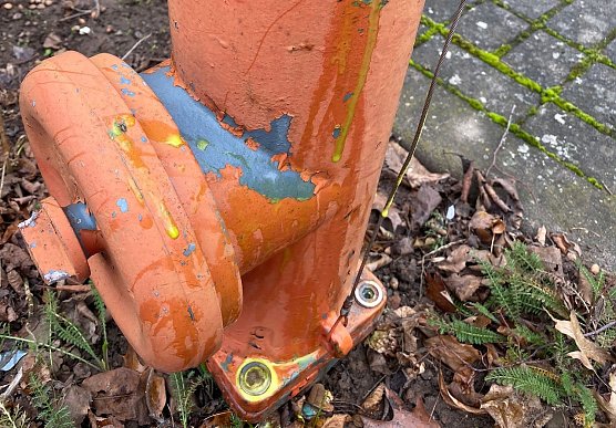 Manipulierter Hydrant am Samstag Nachmittag (Foto: Polizei)