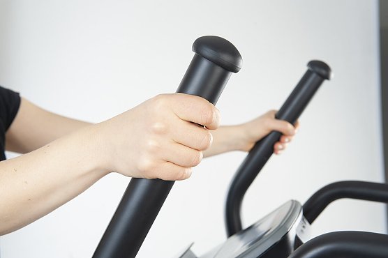 Beim Belastungs&shy;test verbogen sich die Fest&shy;halte-Rohre � oder brachen sogar ab. (Foto: Stiftung Warentest)