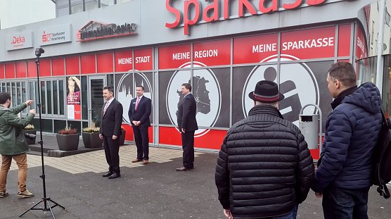 Gro&szlig;er Aufwand f&uuml;r ein Foto (Foto: nnz)