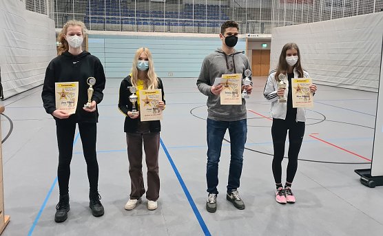 (v.l.) Jenny Bierwisch, Lenya Kurtz, Wilhelm Herbst, Mara Nikoleizig (Foto: H.Roeder)