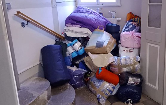 Im Kila stapeln sich die gespendeten Hilfsgüter (Foto: F.Tuschy) Im Kila stapeln sich die gespendeten Hilfsgüter (Foto: F.Tuschy)