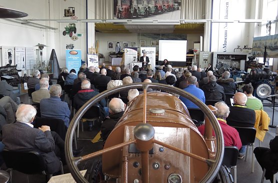 Blick in das ehemalige Kulturhaus der IFAm heute Ausstellungshalle (Foto: nnz)