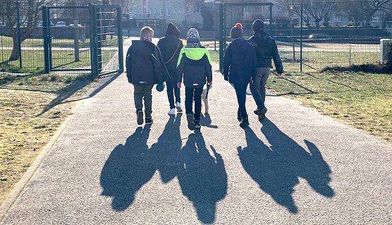 Schüler auf dem Petersberg (Foto: C.Schuster) Schüler auf dem Petersberg (Foto: C.Schuster)