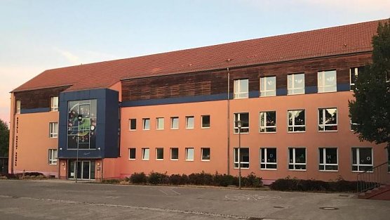 Die Grundschule Bertolt Brecht steht auf dem Petersberg (Foto: C.Schuster) Die Grundschule Bertolt Brecht steht auf dem Petersberg (Foto: C.Schuster)